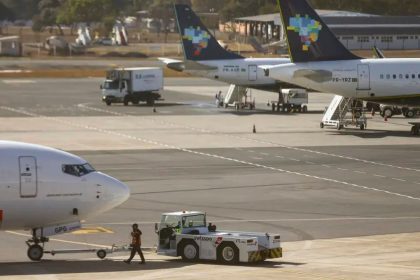 Combustível mais caro impacta operações e custos da aviação no Brasil