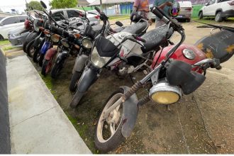 Polícia devolve 24 motocicletas recuperadas a proprietários em Manaus