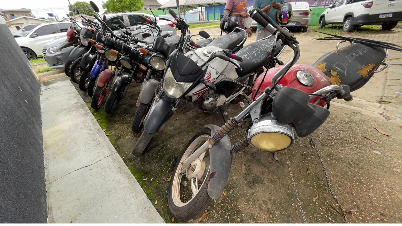 Polícia devolve 24 motocicletas recuperadas a proprietários em Manaus
