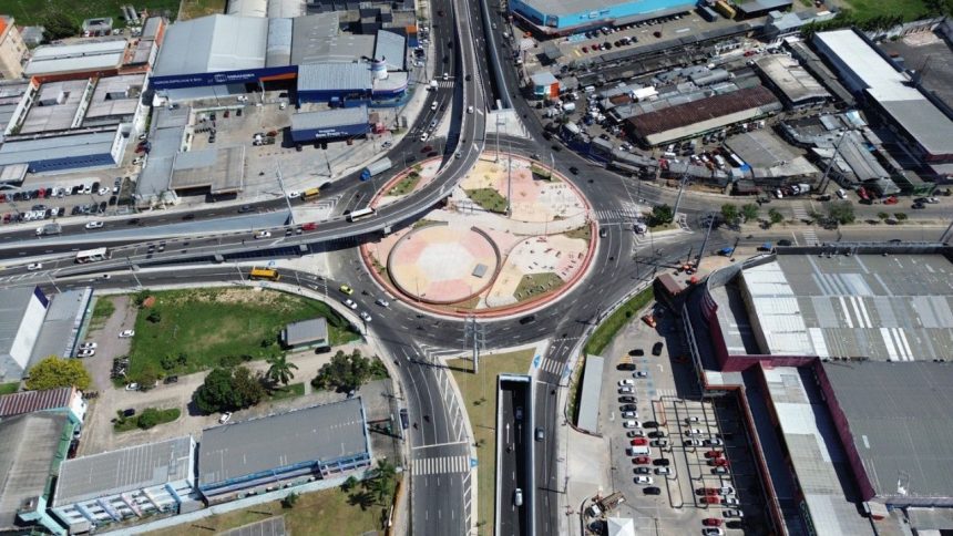 Interdição parcial no Viaduto Rei Pelé altera tráfego durante feriado em Manaus