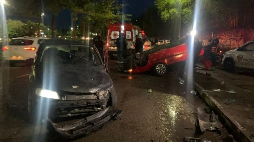 Colisão entre carros deixa uma pessoa gravemente ferida na zona sul de Manaus