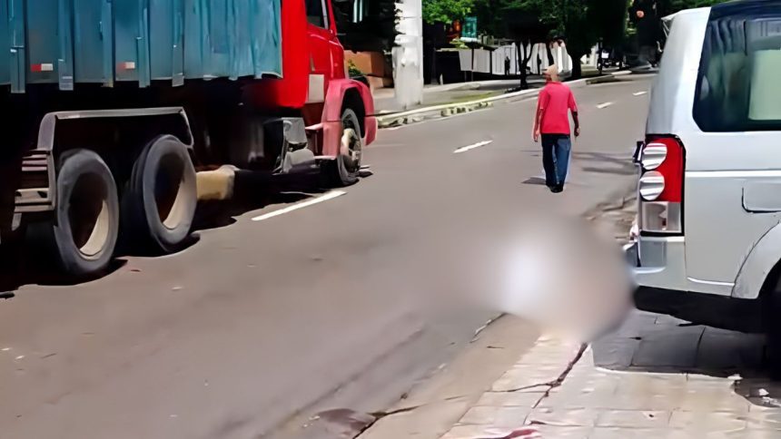 Colisão entre motocicleta e caminhão resulta em morte na zona Sul de Manaus