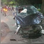 Carro colide e deixa três pessoas feridas em Manaus