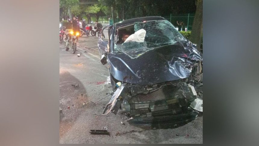 Carro colide e deixa três pessoas feridas em Manaus