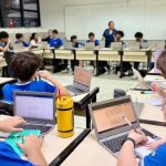 Equilíbrio entre telas e saúde mental desafia rotina escolar