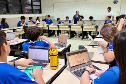 Equilíbrio entre telas e saúde mental desafia rotina escolar