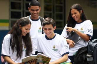 Comissão aprova proposta que incentiva alunos a cuidar da escola