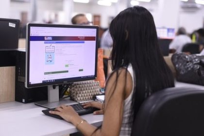 Inscrições para 26,1 mil bolsas do Bolsa Idiomas encerram hoje