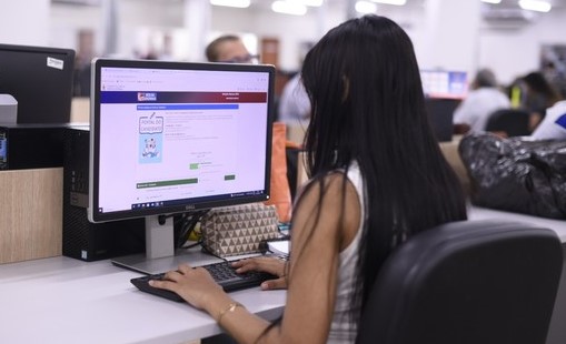 Inscrições para 26,1 mil bolsas do Bolsa Idiomas encerram hoje