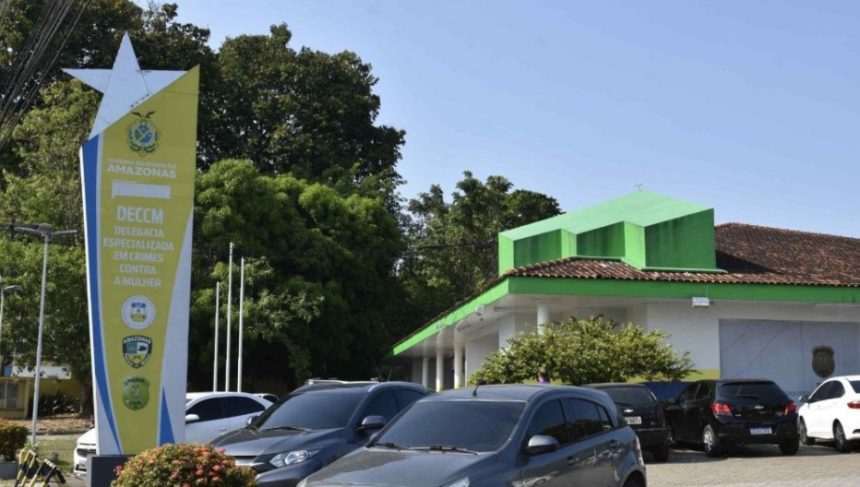 Polícia prende homem por agredir a ex-companheira com capacete