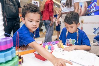 Manauara Shopping promove oficinas, exposição e arrecadações