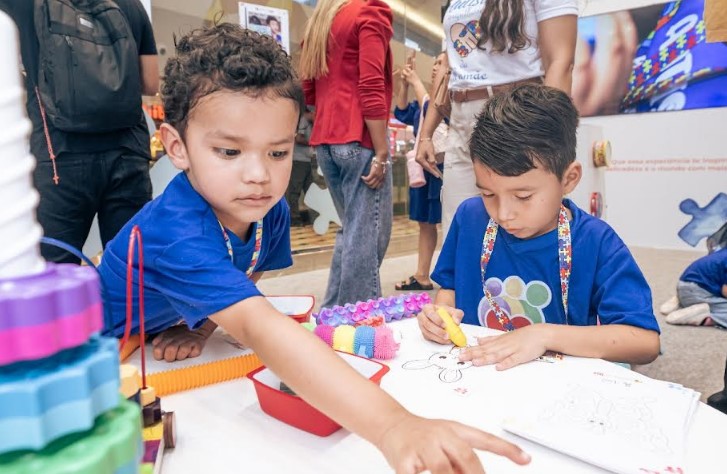 Manauara Shopping promove oficinas, exposição e arrecadações