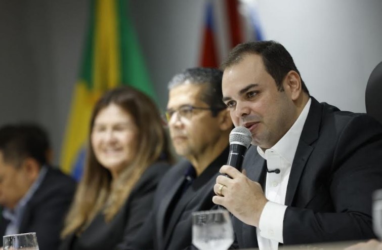 Roberto Cidade empossa novos defensores públicos no Amazonas