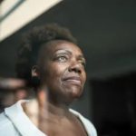 Sobrecarga e múltiplos papéis impactam a saúde mental feminina