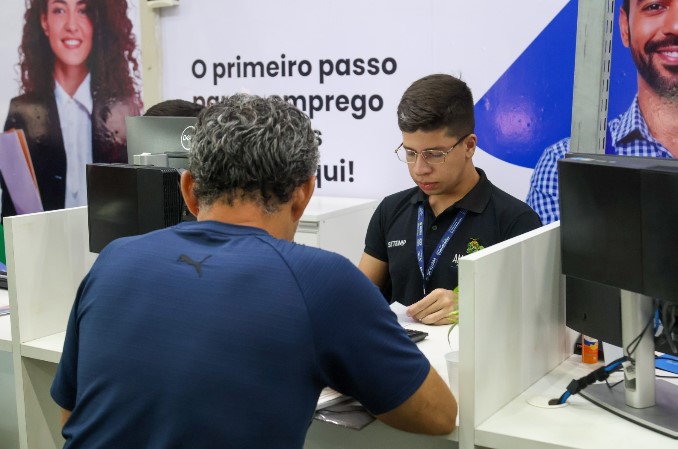 Auxiliar, consultor, motorista e outras 590 vagas no Sine