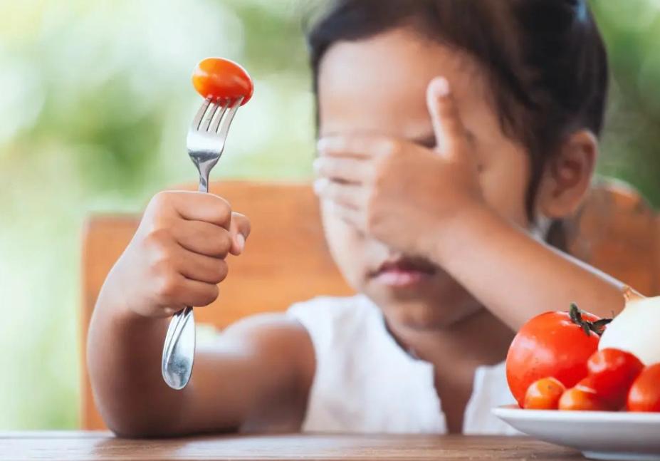 Quando seletividade alimentar em crianças com TEA acende alerta