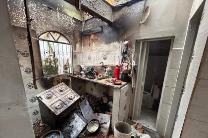 Vazamento de gás causa explosão em casa e deixa pessoa ferida