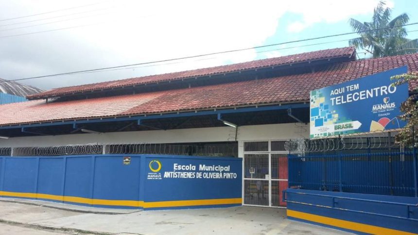 Fachada da Escola Municipal Antísthenes de Oliveira Pinto em Manaus