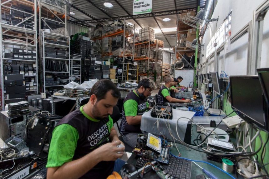 Mutirão recebe TVs, ventiladores e eletrônicos em Manacapuru