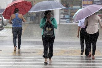 Chuva provocou alagamentos e riscos de desabamento