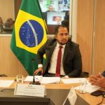 Sidney Leite anuncia distribuição de títulos de terra no Amazonas