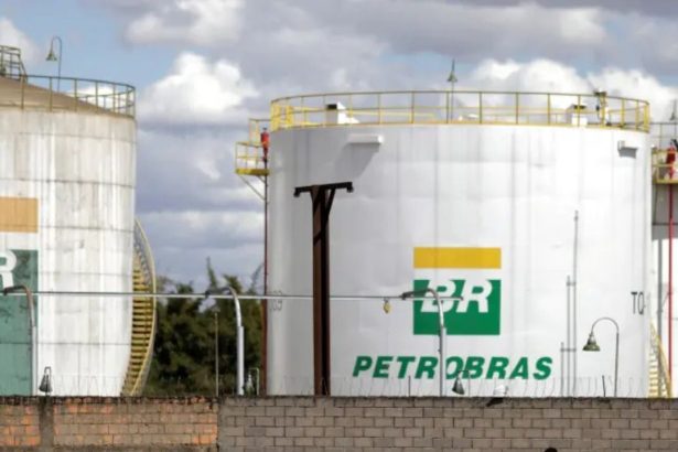 Petrobras prevê reajuste na gasolina e governo avalia medidas para reduzir impacto