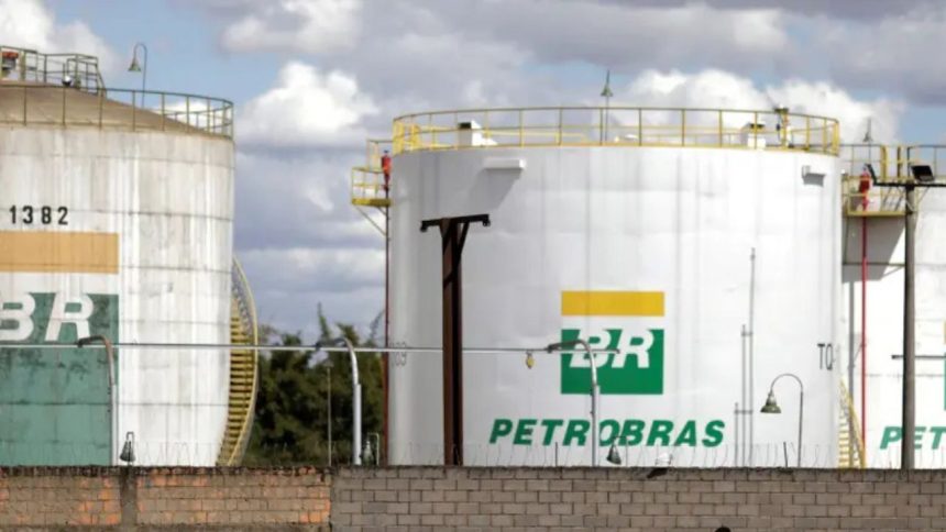 Petrobras prevê reajuste na gasolina e governo avalia medidas para reduzir impacto