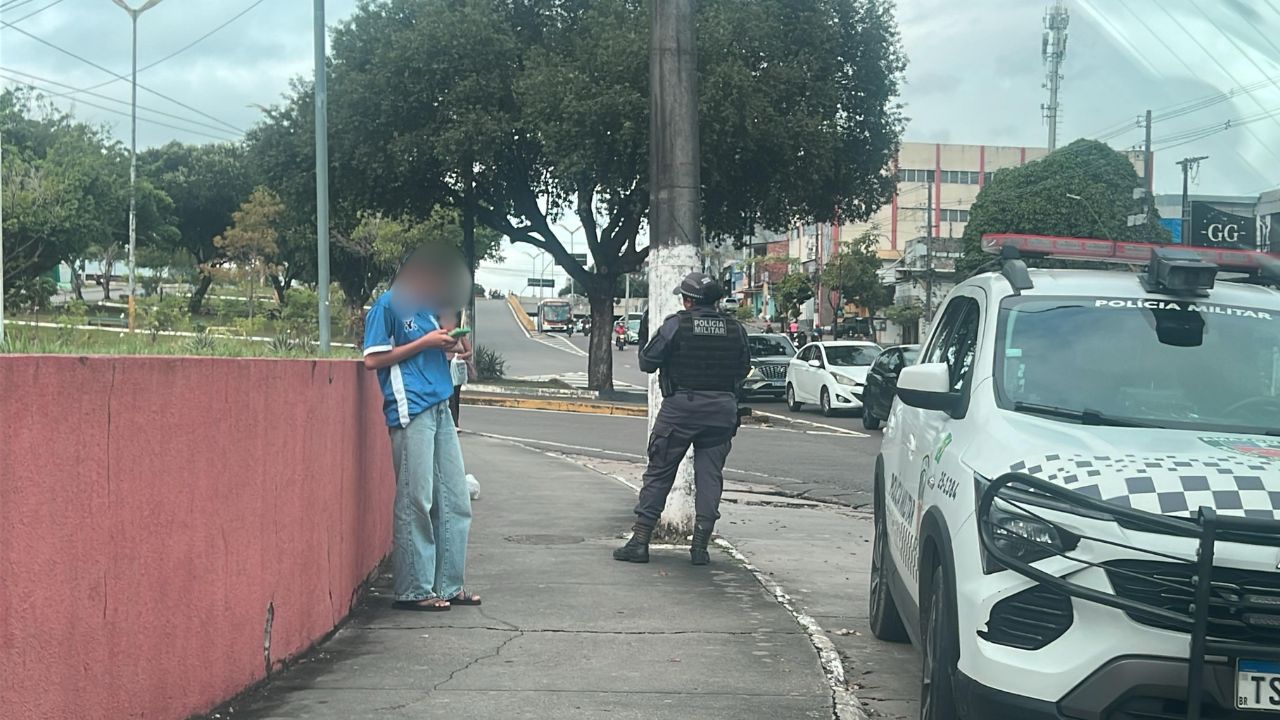Homem é encontrado com ferimentos na cabeça em calçada na avenida Djalma Batista