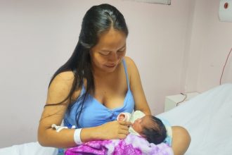 Sem saber que estava grávida, mulher dá à luz após procurar SPA com dores em Manaus