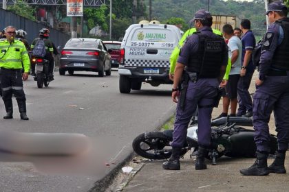 Motociclista morre após acidente com carreta na Bola do Coroado, em Manaus
