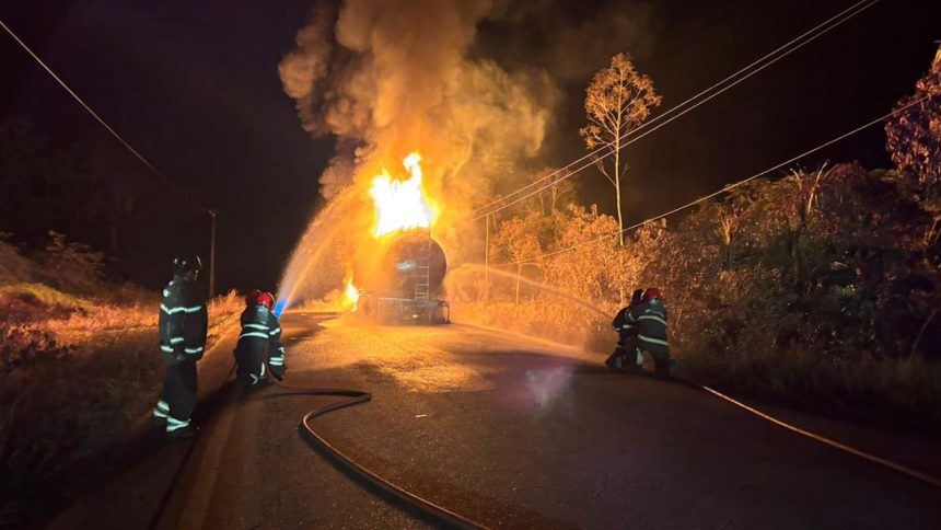 Incêndio em caminhão-tanque interdita trecho da BR-174 por quatro horas no Amazonas