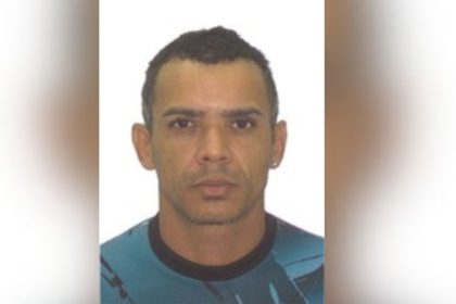 Polícia busca homem suspeito de roubo a cafeteria no bairro Flores
