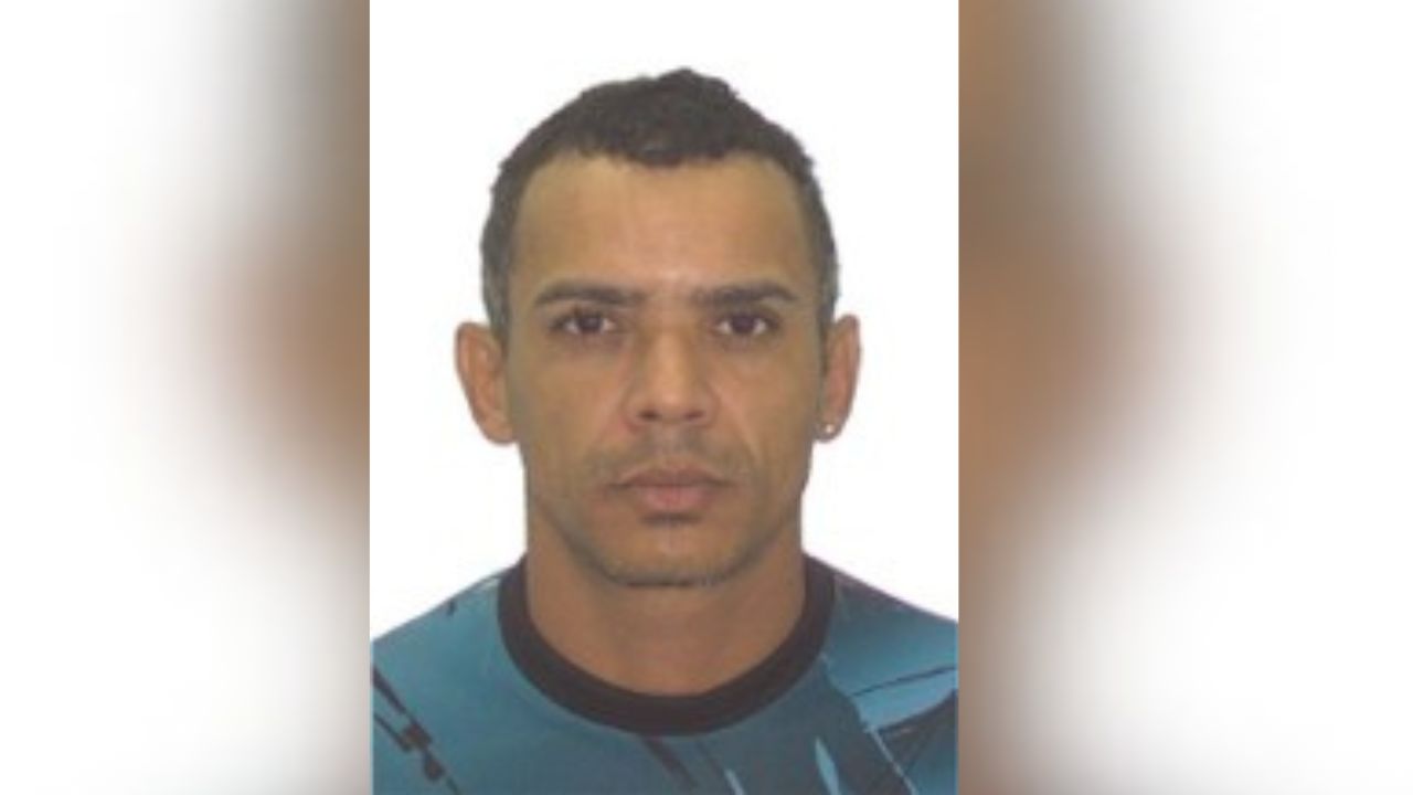 Polícia busca homem suspeito de roubo a cafeteria no bairro Flores