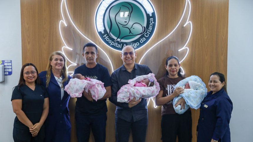 Trigêmeos prematuros recebem alta após mais de um mês de internação em maternidade de Manaus