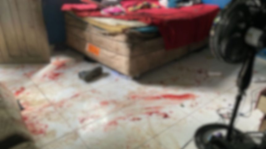Homem mata esposa com mais de 20 facadas, fere as filhas dela e é morto por populares em Manaus