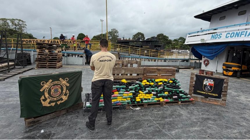 PF apreende mais de 230 quilos de drogas em embarcação no interior do Amazonas