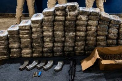 Três são presos e caminhonete com 100 kg de maconha é interceptada no AM