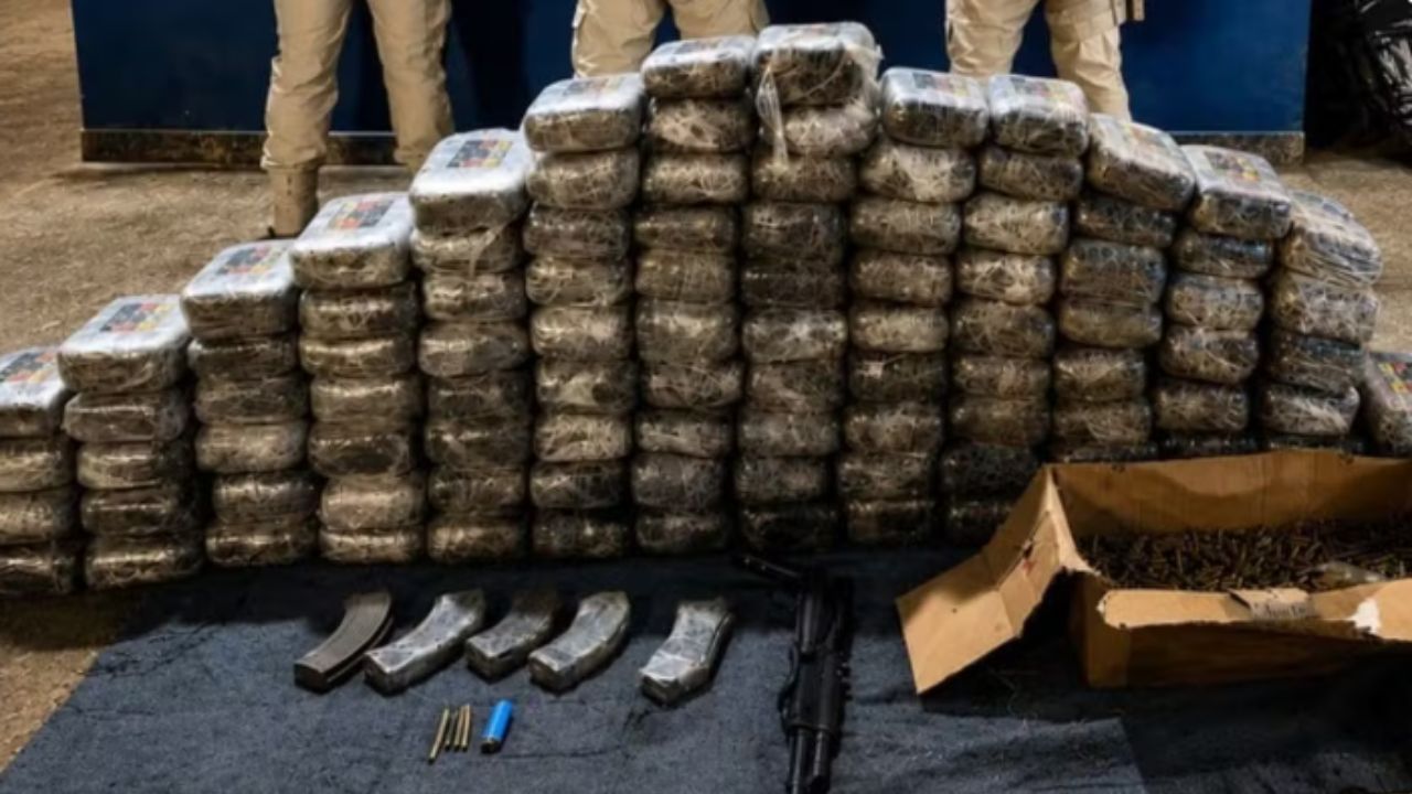 Três são presos e caminhonete com 100 kg de maconha é interceptada no AM