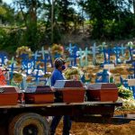 Médicos são denunciados por teste com 200 mortes durante a pandemia no Amazonas