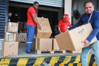 Amazonas inicia distribuição de medicamentos para cidades afetadas pela cheia dos rios