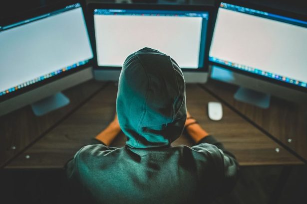 Golpe nas redes sociais usa “novinhas” para atrair e extorquir vítimas em Manaus, alerta policial