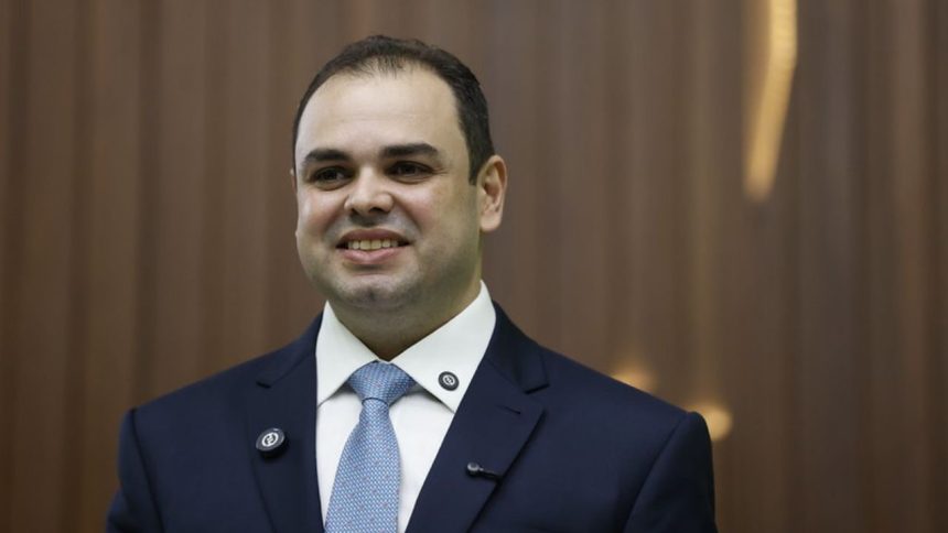 Roberto Cidade anuncia troca de comando em 11 secretarias; confira