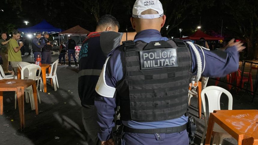 Bar é autuado durante operação de fiscalização no Centro de Manaus