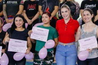Primeira-dama Thaisa Cidade entrega certificados do Curso de Defesa Pessoal Feminina