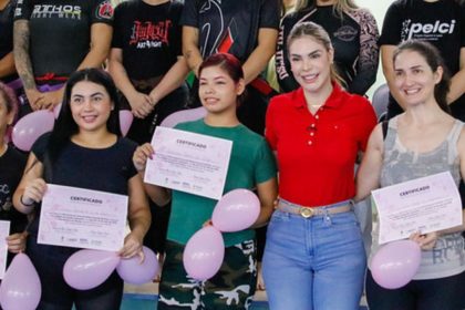 Primeira-dama Thaisa Cidade entrega certificados do Curso de Defesa Pessoal Feminina