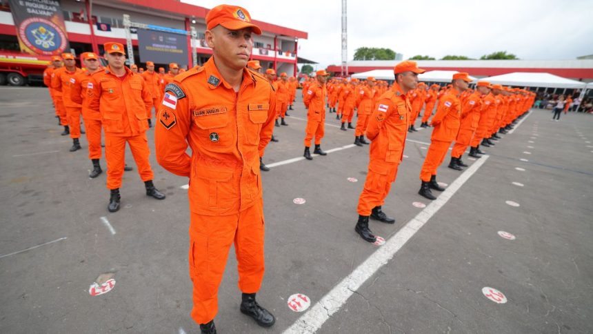 Roberto Cidade anuncia envio de 300 bombeiros para reforço no combate a incêndios no AM