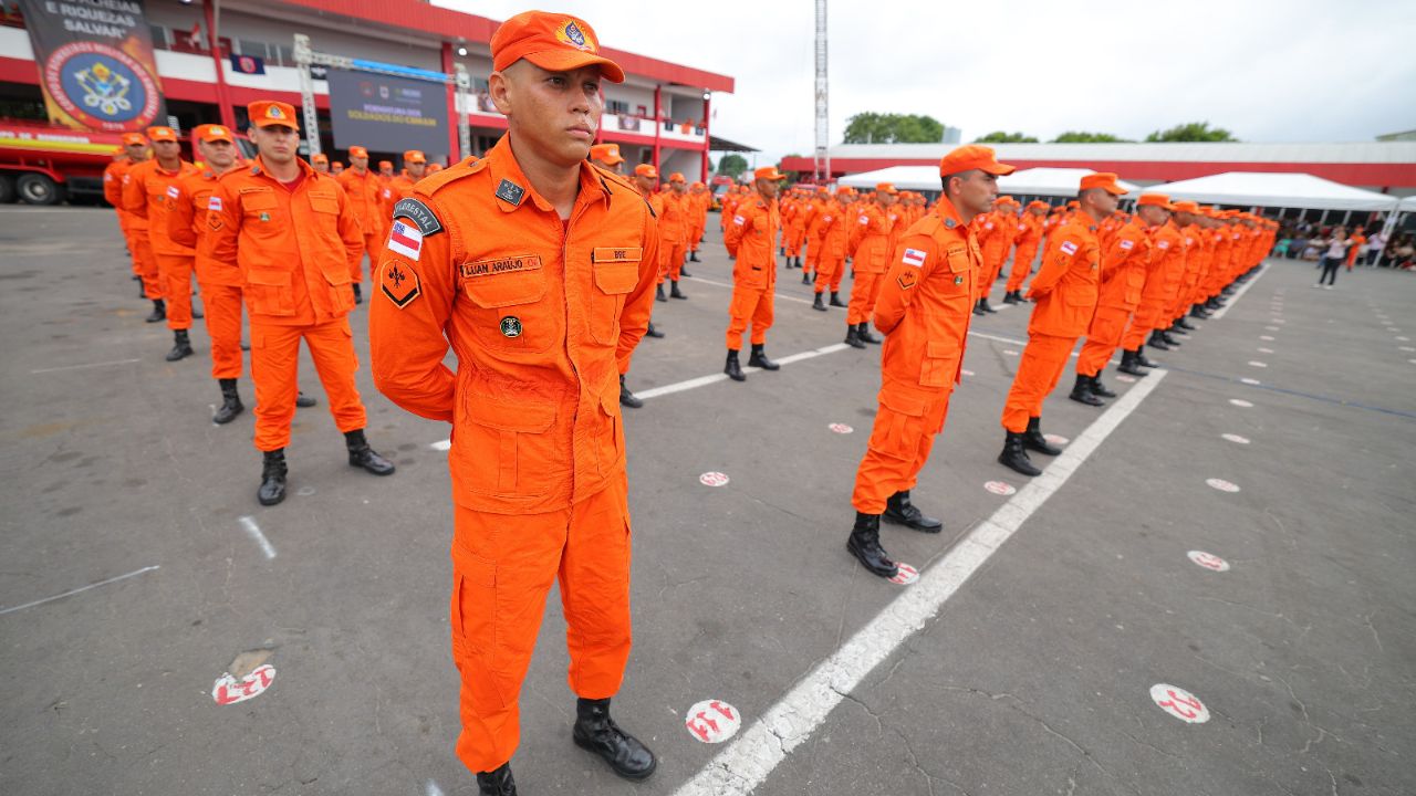 Roberto Cidade anuncia envio de 300 bombeiros para reforço no combate a incêndios no AM