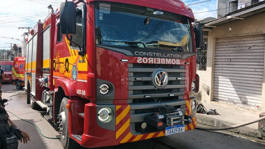 Incêndio atinge residência no bairro Coroado 2, em Manaus