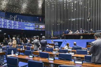 Senado aprova projeto que cria contrato de primeiro emprego para jovens