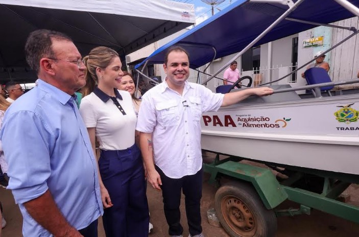 Roberto Cidade entrega R$ 1,8 mi no setor rural de Humaitá